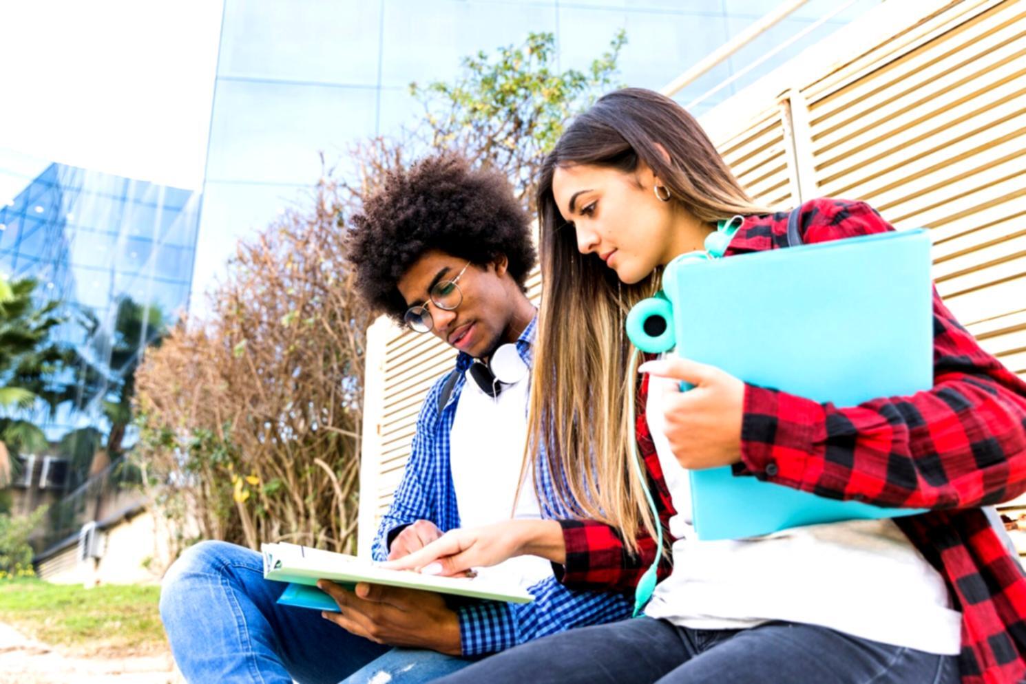 Exemple de tableau de bord statistique financier avec graphiques et indicateurs